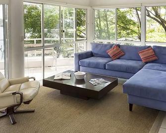 Noosa River Gardens 8 Hilton Terrace 76 - Noosaville - Living room