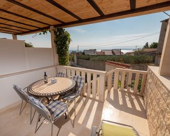 Apartments Magdalena - Bol - Balkón