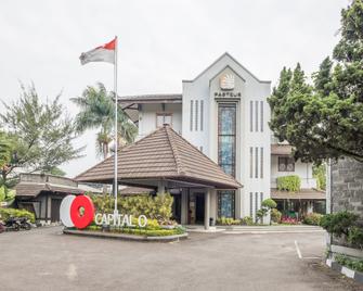 Hotel Nyland Pasteur Bandung - Bandung - Building