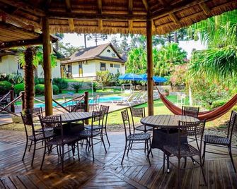 Hotel La Dolce Vita Park - Сан-Жозе-дус-Піньяйс - Патіо