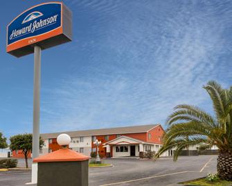Howard Johnson by Wyndham New Braunfels - New Braunfels - Edificio