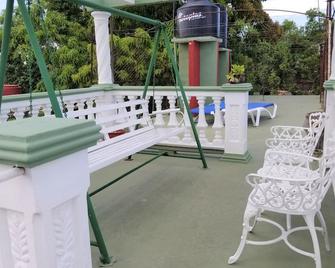 Hostal Alicia - Morón - Balcony