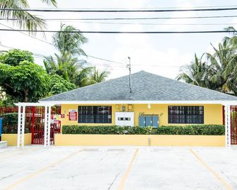 브라운스톤 시 비치 - 나소