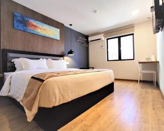 Apple Suites Hotel - Sitiawan - Bedroom