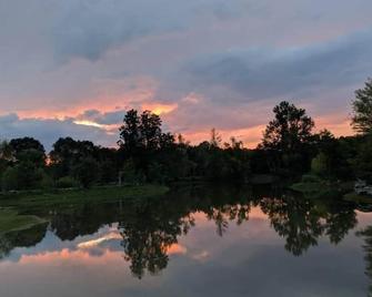 Lost Hill Lake Good Vibes Vw - St Clair - Vista del exterior