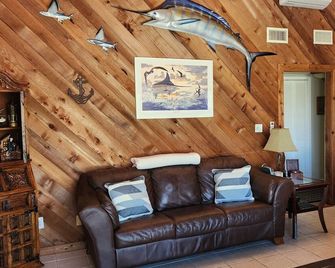 The Fly Fish Flat - Titusville - Olohuone