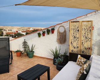 10 minutes to the beach! King Suite for 2 adults in quiet B&B with private pool. - San Fulgencio - Balcony