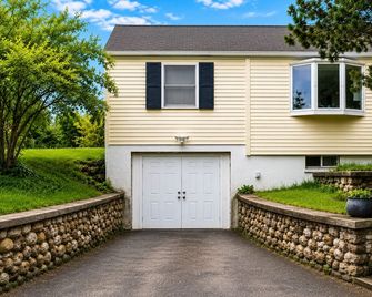 Historic Barn View Home, Cozy Ground Level Retreat - Newton - Gebouw