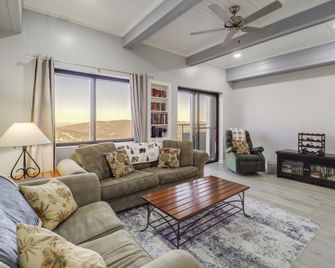 Resort Condo with Indoor Pool Near Sugar Mountain! - Sugar Mountain - Sala de estar