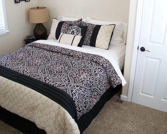 The 395 Retreat With Great Views - Inyokern - Bedroom