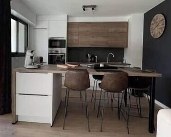 Appartement 2 Chambres Idéalement Situé en Centre Ville et au Calme - Pessac - Cuisine