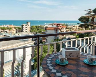 Damahouse - Formia - Balcón