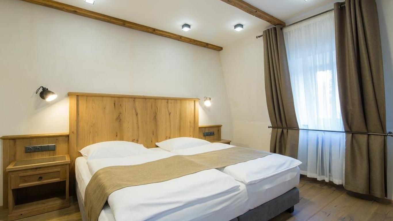 小凡爾賽酒店 - 卡羅維瓦立