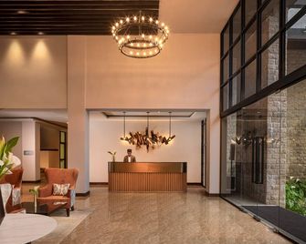 The Golden Ridge Hotel - נווארה אליה - דלפק קבלה