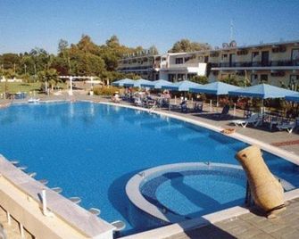 Lintzi Hotel - Arkoudi - Pool