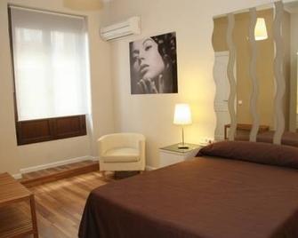 Room Pride - Madrid - Habitación