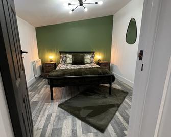 Crows Nest - Par - Bedroom