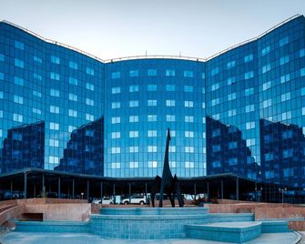 River Palace Hotel - Atıraw - Gebouw