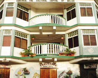 Chaleanor Hotel - Dangriga - Edificio