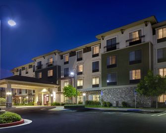 Hampton Inn & Suites San Luis Obispo - סן לואיס אוביספו - בניין