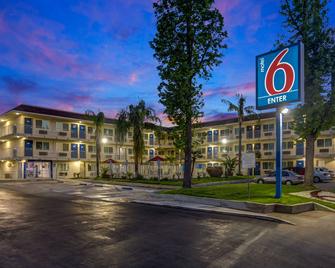 Motel 6 San Bernardino North - San Bernardino - Edificio