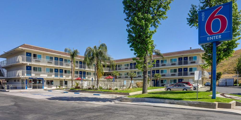 Motel 6 San Bernardino North $83 ($̶2̶7̶5̶). San Bernardino Hotel Deals