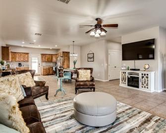Superstition Mountain Desert Escape - Your Desert Oasis Awaits! - Gold Canyon - Sala de estar