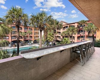 Beachfront Palms Resort Galveston, an Ascend Collection Hotel - Galveston - Bar