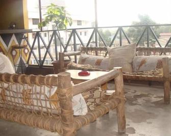 Arusha Backpackers Hotel - Hostel - Arusha - Balcony