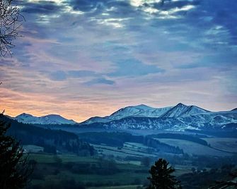 Domaine les 2 Mondes - Aydat - Outdoors view
