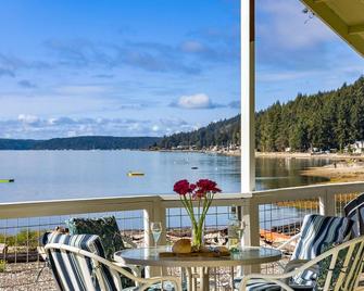 Hood Canal Beach house, Low bank waterfront, enjoy nature from your deck - Belfair - Balcón