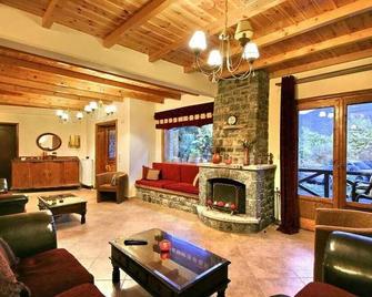 Guesthouse Teloni - Vytina - Sala de estar
