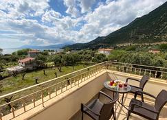 Stunning apartment in Nafpaktos with WiFi and 2 Bedrooms - Nafpaktos - ระเบียง