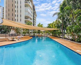 Elevated Waterfront Living on the Esplanade's Edge - Darwin - Pool