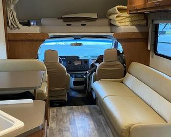 2017 Winnebago Spirit 31G - Broussard - Living room