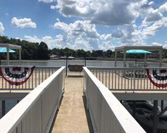 Great 2 Bedroom Family Apt right across from Indiana Beach - Monticello - Balcony