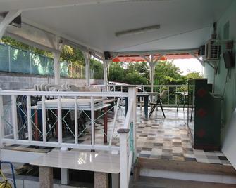 Furnished studio equipped air conditioned wifi - Sainte-Luce - Restaurant