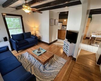 Cozy 3br Beach House By The Sea - Old Orchard Beach - Oturma odası