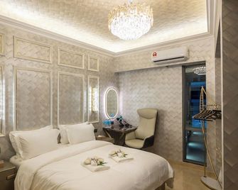 Regis by Ritz, Imago Mall Loft B - Kota Kinabalu - Gang