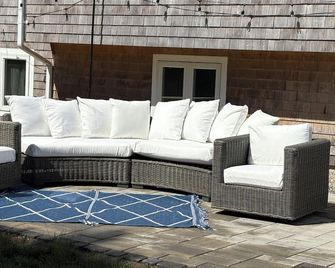 New List - Spacious 4BR Getaway - walk to two private beaches, Tennis/Pickleball - North Falmouth - Patio