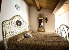 Romantic independent period apartment - Morciano di Romagna - Bedroom
