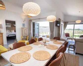 Sea Breezes - Pagham - Dining room