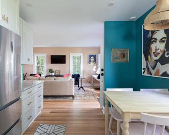 Charming Cottage with Expansive Hudson River Views - Port Ewen - Restaurant