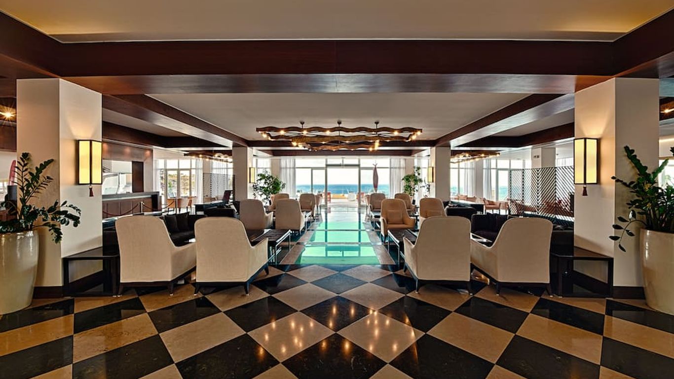 منتجع وسبا لويس أبوستولاتا