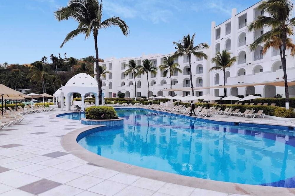 Sierra Mar at Tesoro Manzanillo - מנזניו - בריכה