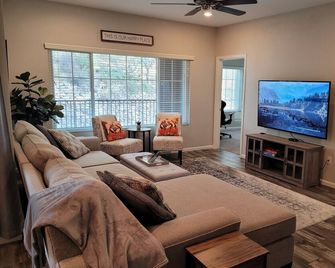 Lovely ground floor 2 bedroom condo with office - Oro Valley - Sala pranzo