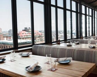 Spacious & Stylish Rooms in Baltimore's Art District - With Rooftop Bar - Baltimore - Restaurant