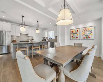 Beautiful Family Home in Squamish with Sauna/Cold Plunge and Peloton - Squamish - Dining room