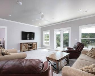 New Craftsman Lakefront Home On Smith Lake - Arley - Living room