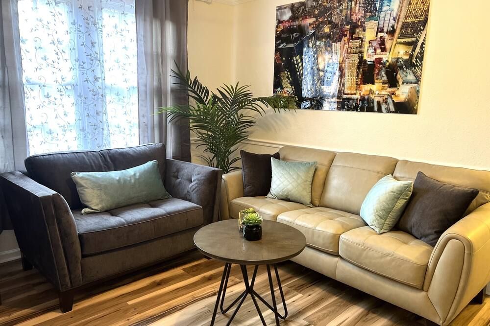 Boutique Home in Jax City - ג'קסונוויל - סלון